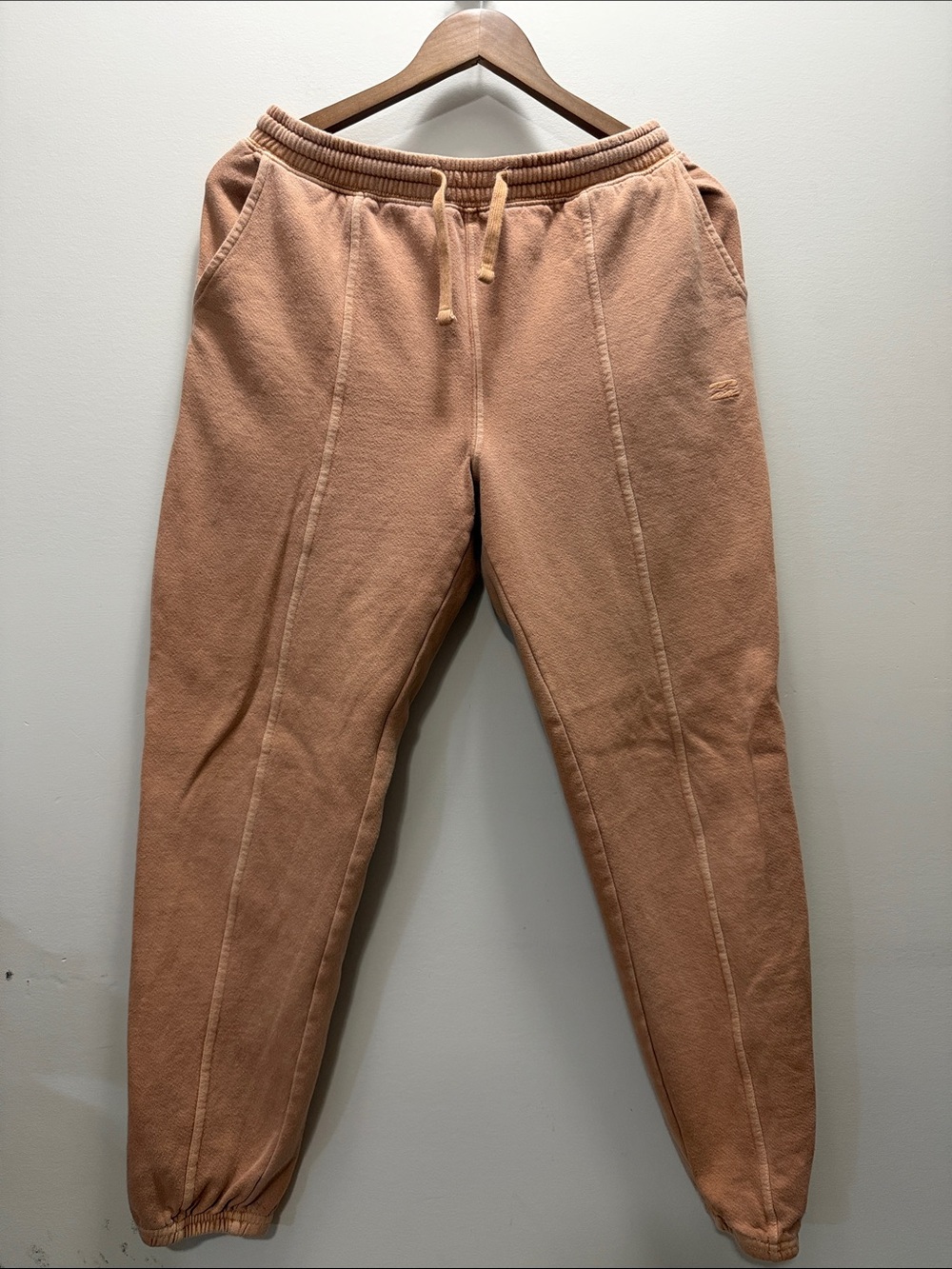 Billabong Hrise Dusty Terracota Jogger Sweatpants Size 4, 36L 27I 12R